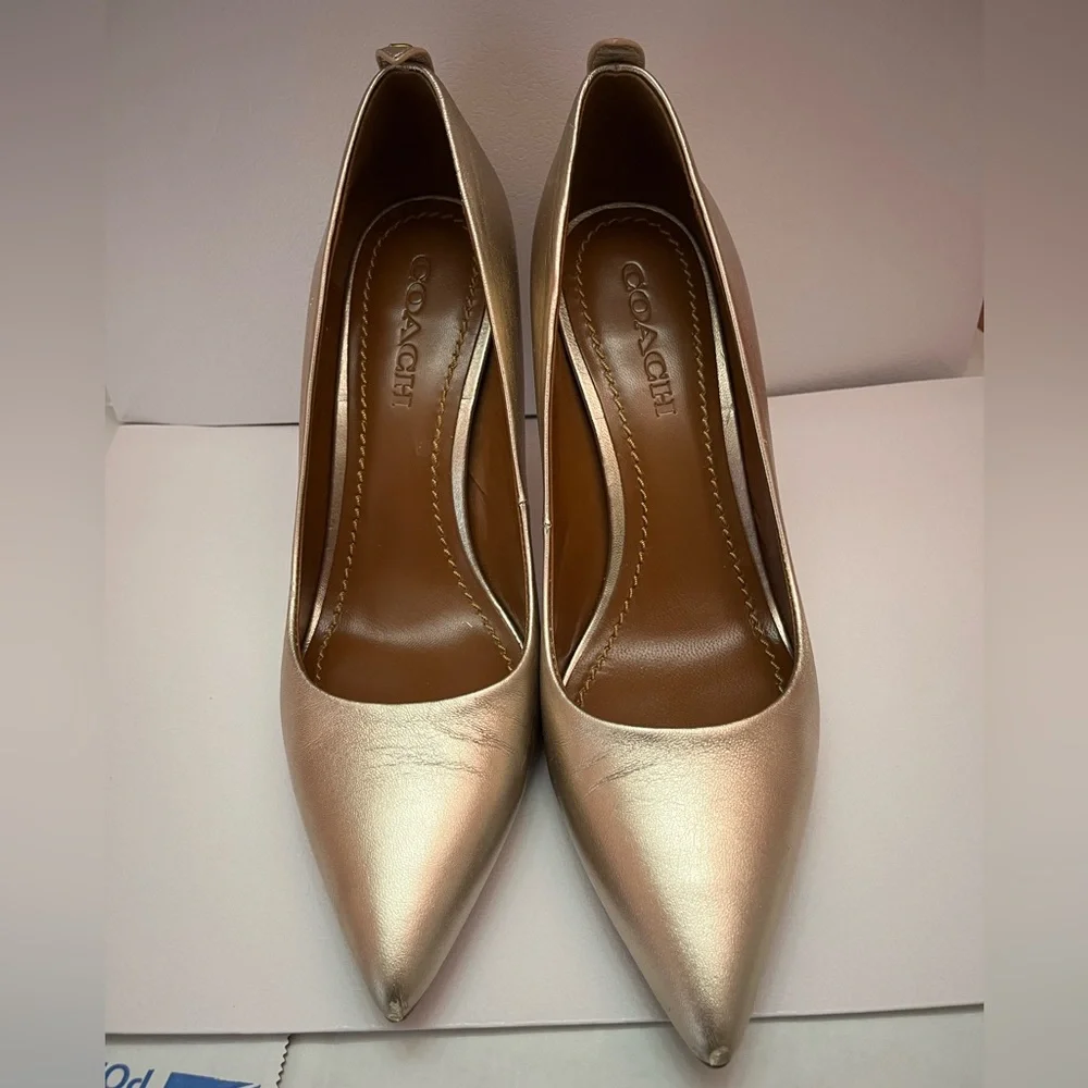 Coach gold pumps - Picture 5 of 11